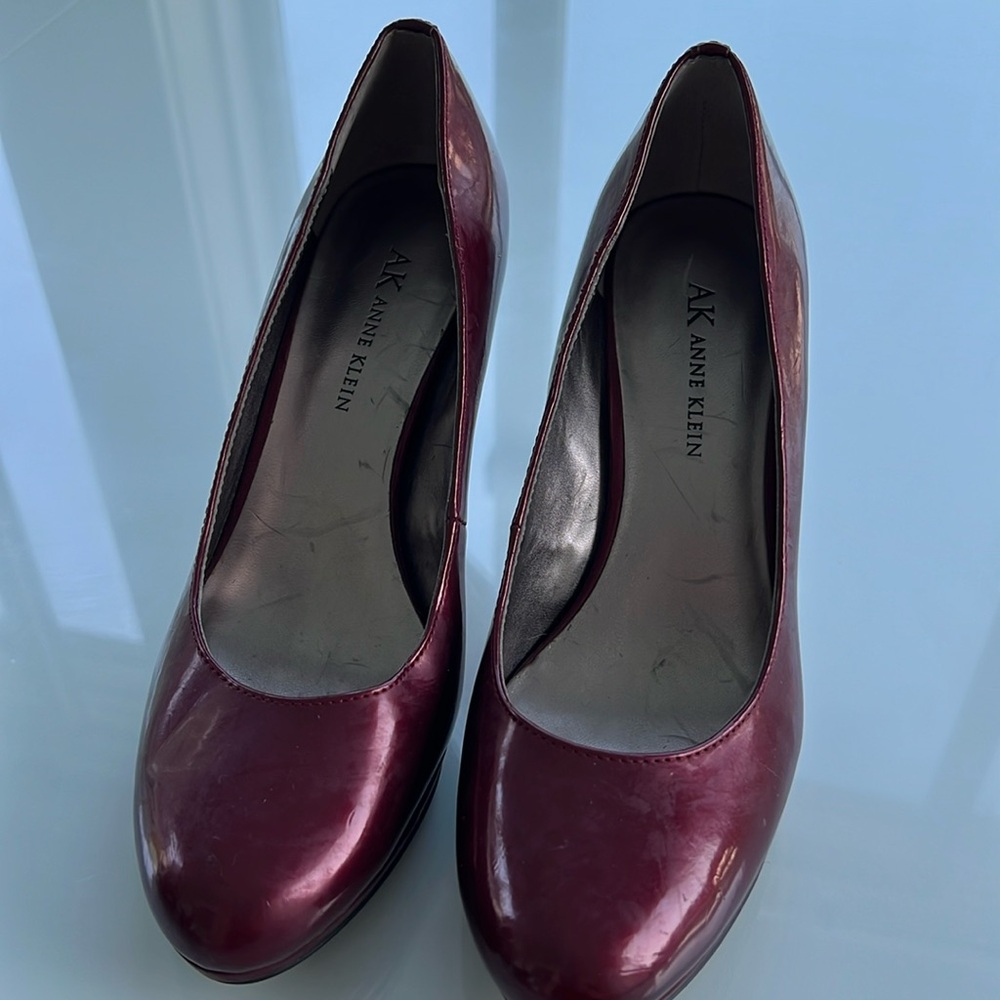 AK Anne Klein heel shoes shiny shimmery Maroon color.Size 6.5 with 3.5 inch heel